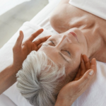 Massaggio e Alzheimer: ricerca, benefici, linee guida, pubblicità da scaricare e marketing